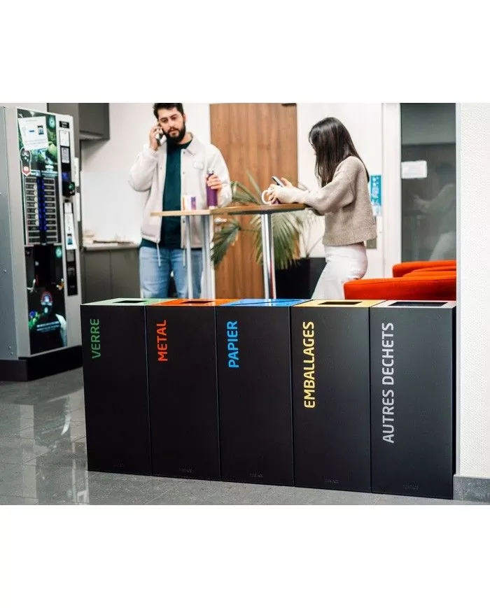 Poubelle conçu pour un usage intensif dans un cadre de bureau Poubelle conçu pour un usage intensif dans un cadre de bureau