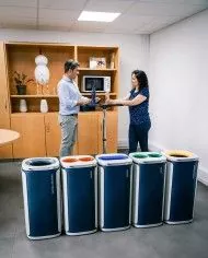 Poubelle ergonomique pour améliorer l'efficacité au travail